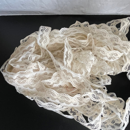 Pretty Delicate Heart Pattern Vintage Lace .75 inches wide by 600 inches long (16.5 yards long)