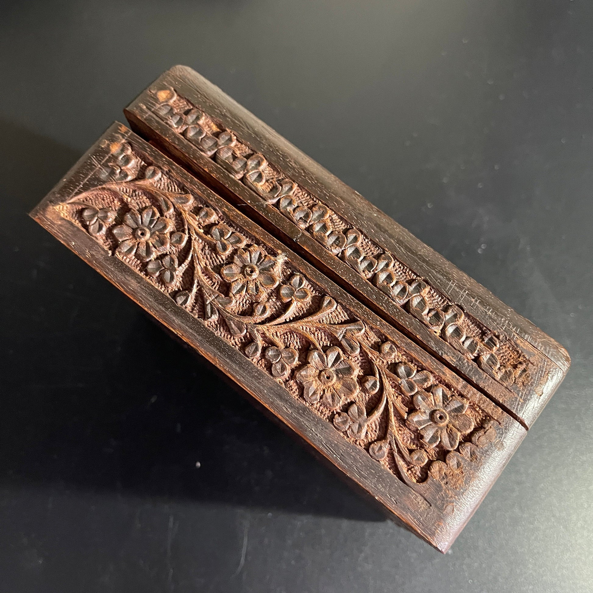 Beautiful intricately carved wooden vintage keepsake / jewelry box