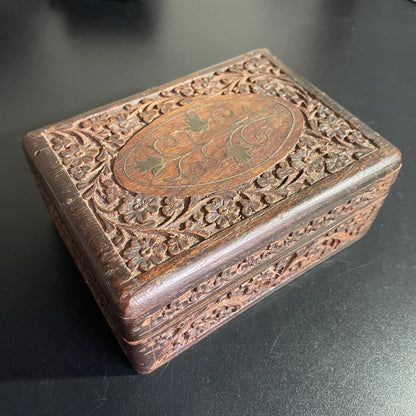 Beautiful intricately carved wooden vintage keepsake / jewelry box