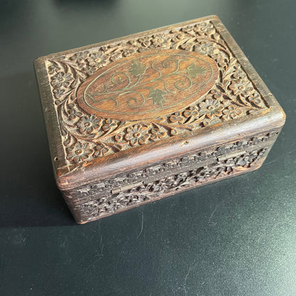 Beautiful intricately carved wooden vintage keepsake / jewelry box