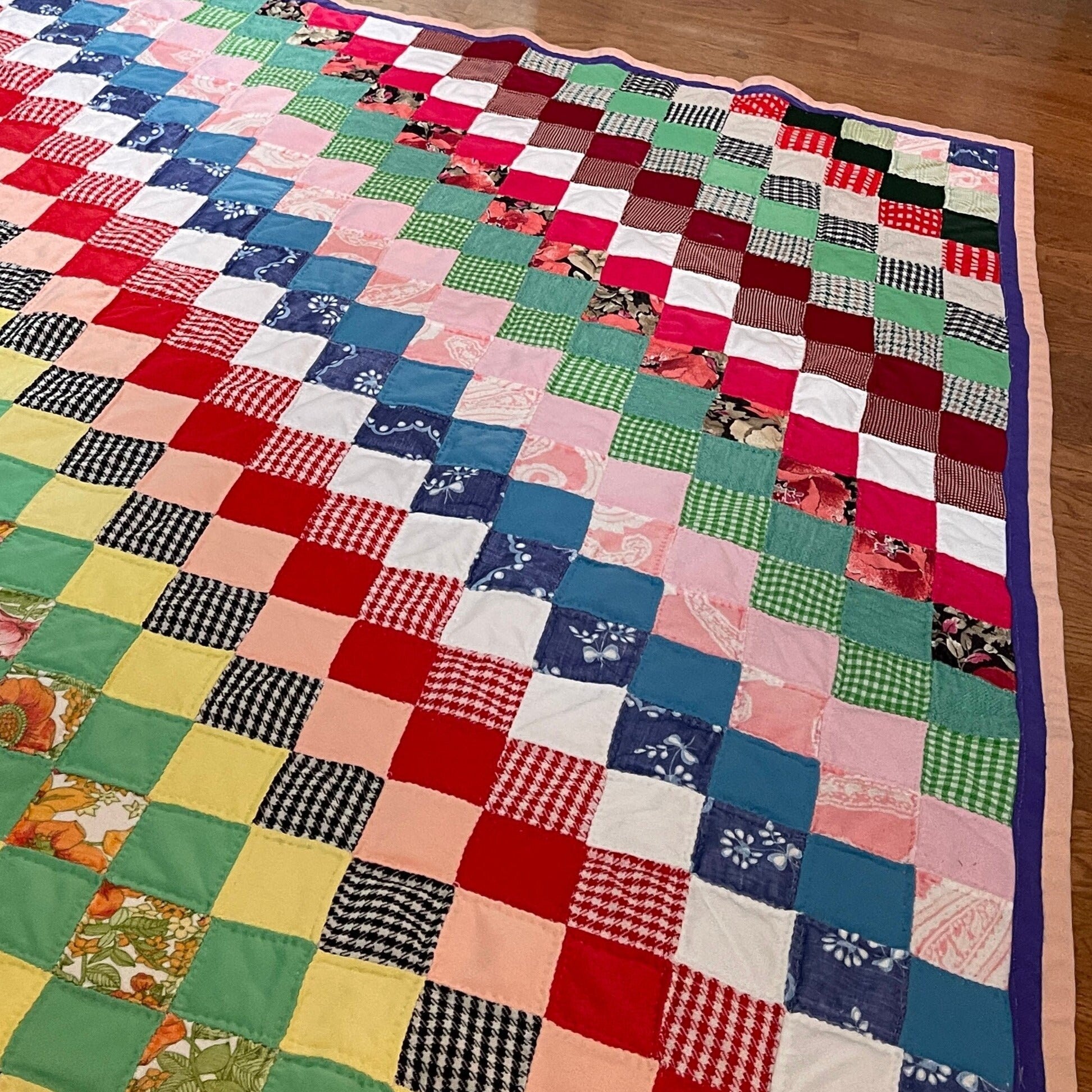 Spectacular hand made quilt vintage collectible heirloom 82 by 73 inch keepsake blanket see pictures