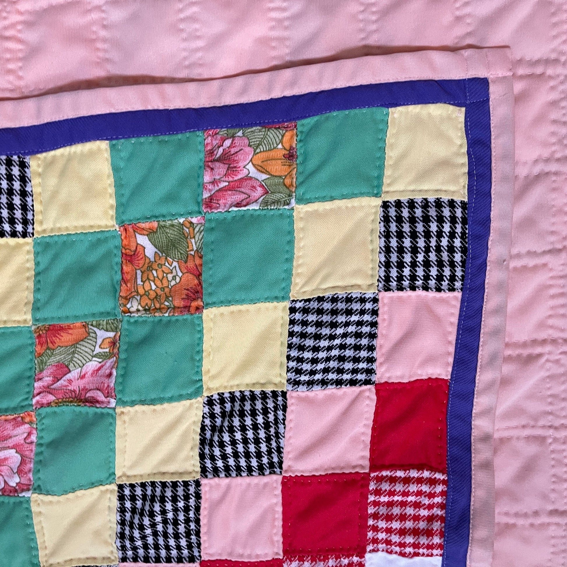 Spectacular hand made quilt vintage collectible heirloom 82 by 73 inch keepsake blanket see pictures