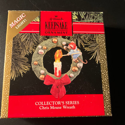 Hallmark Chris Mouse Wreath #6 Dated 1990 Keepsake Magic ornament QLX729-6