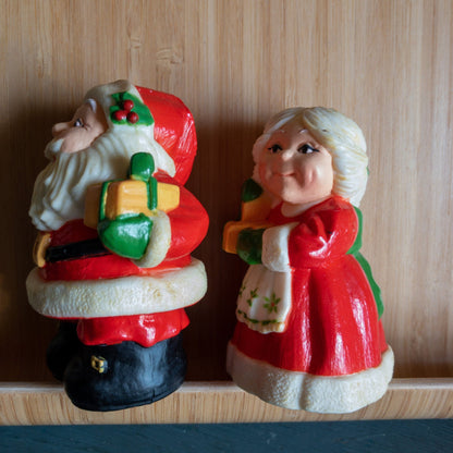 Hallmark Cards, Mr. & Mrs Claus Vintage Salt and Pepper Shaker Set