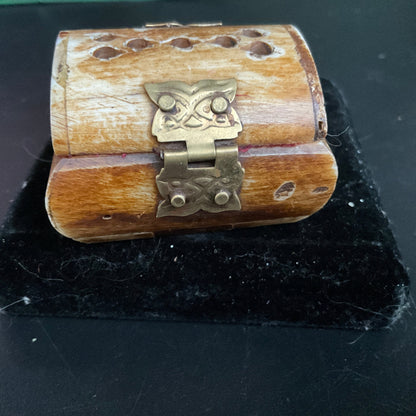 Cute little lacquered treasure box with brass hardware and velvet lining vintage keepsake /ring box