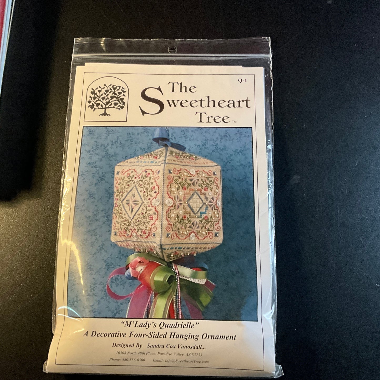 The Sweetheart Tree M&#39; Lady&#39;s Quadrille four sided ornament kit