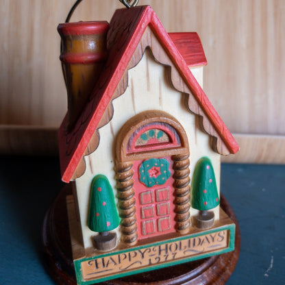 Hallmark, Happy Holidays Yesteryears House, Dated 1977, Keepsake Ornament, QX1702