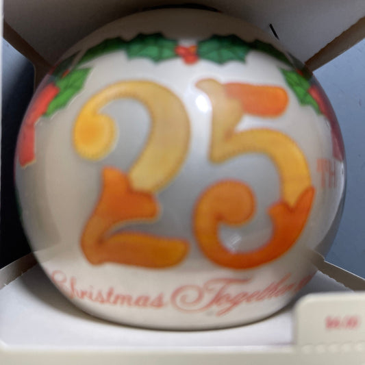 Hallmark 25th Anniversary Vintage 1980 Keepsake Ornament QX206-1