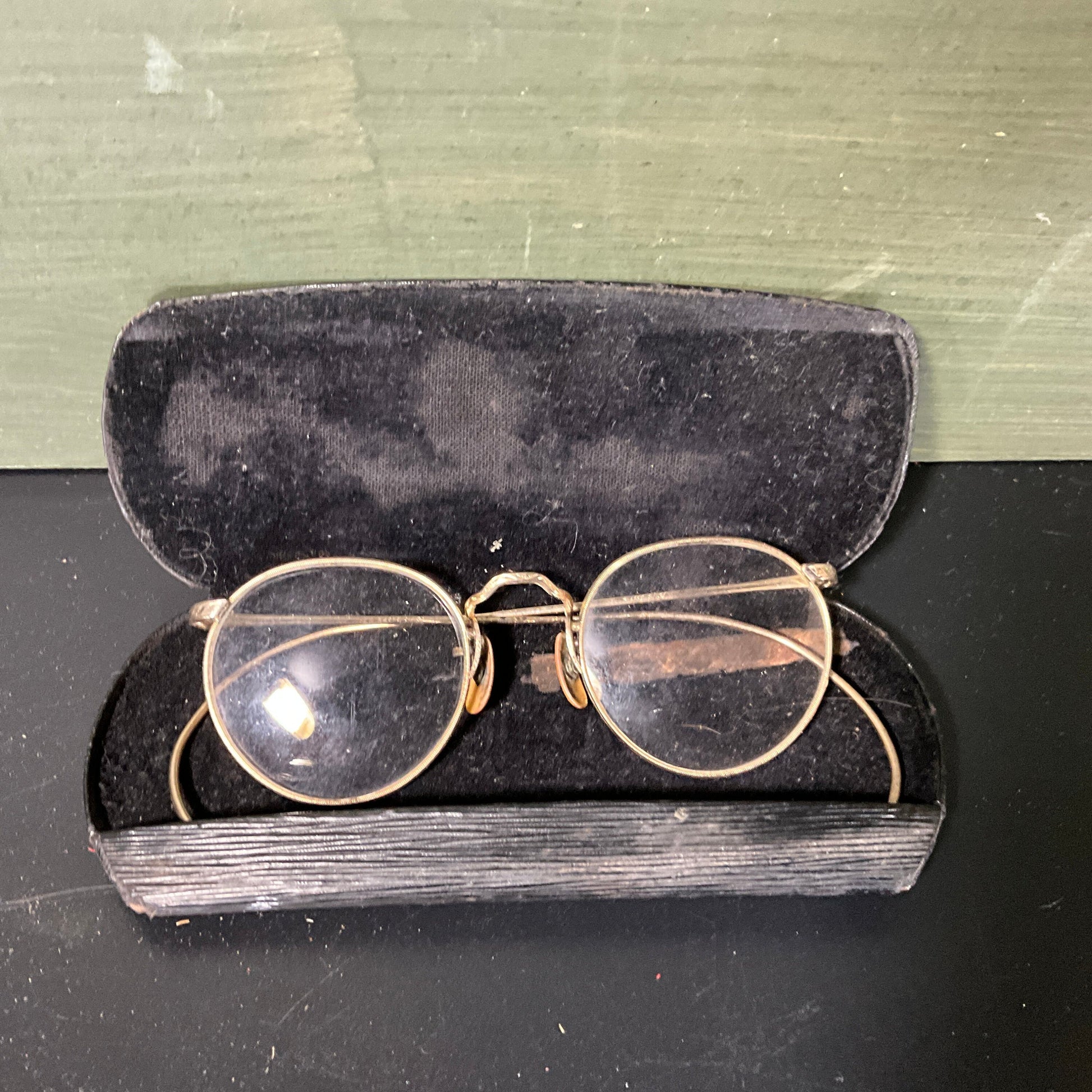 Charming child size gold-tone wire rim spectacles vintage collectible metal eyeglasses with case