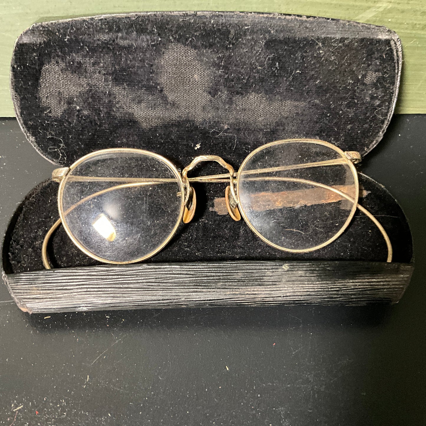 Charming child size gold-tone wire rim spectacles vintage collectible metal eyeglasses with case