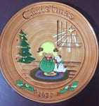 Pennington Pottery Christmas  signed by artist Vintage 1977 handcrafted plate with plate hanger holes