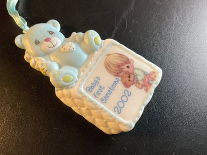 Enesco Precious Moments Baby&#39;s First Christmas 2002 ornament